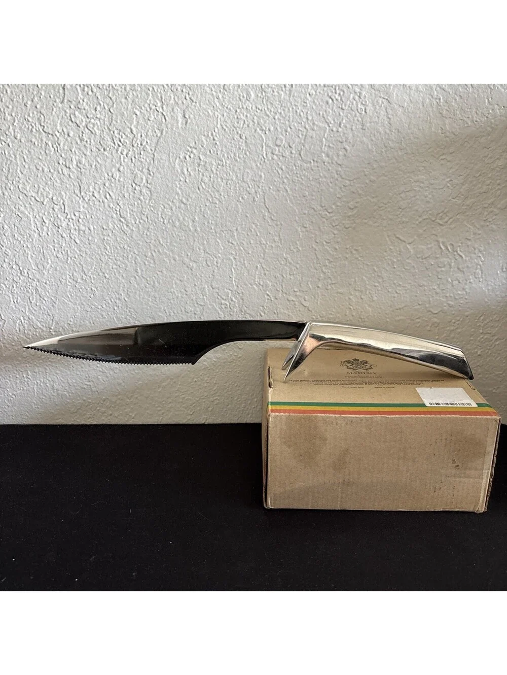 Standing Stainless Steel Serrated Edge 16